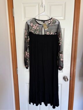 NWT Suzanne Betro Black Floral embroidered-Contrast Empire Waist Dress